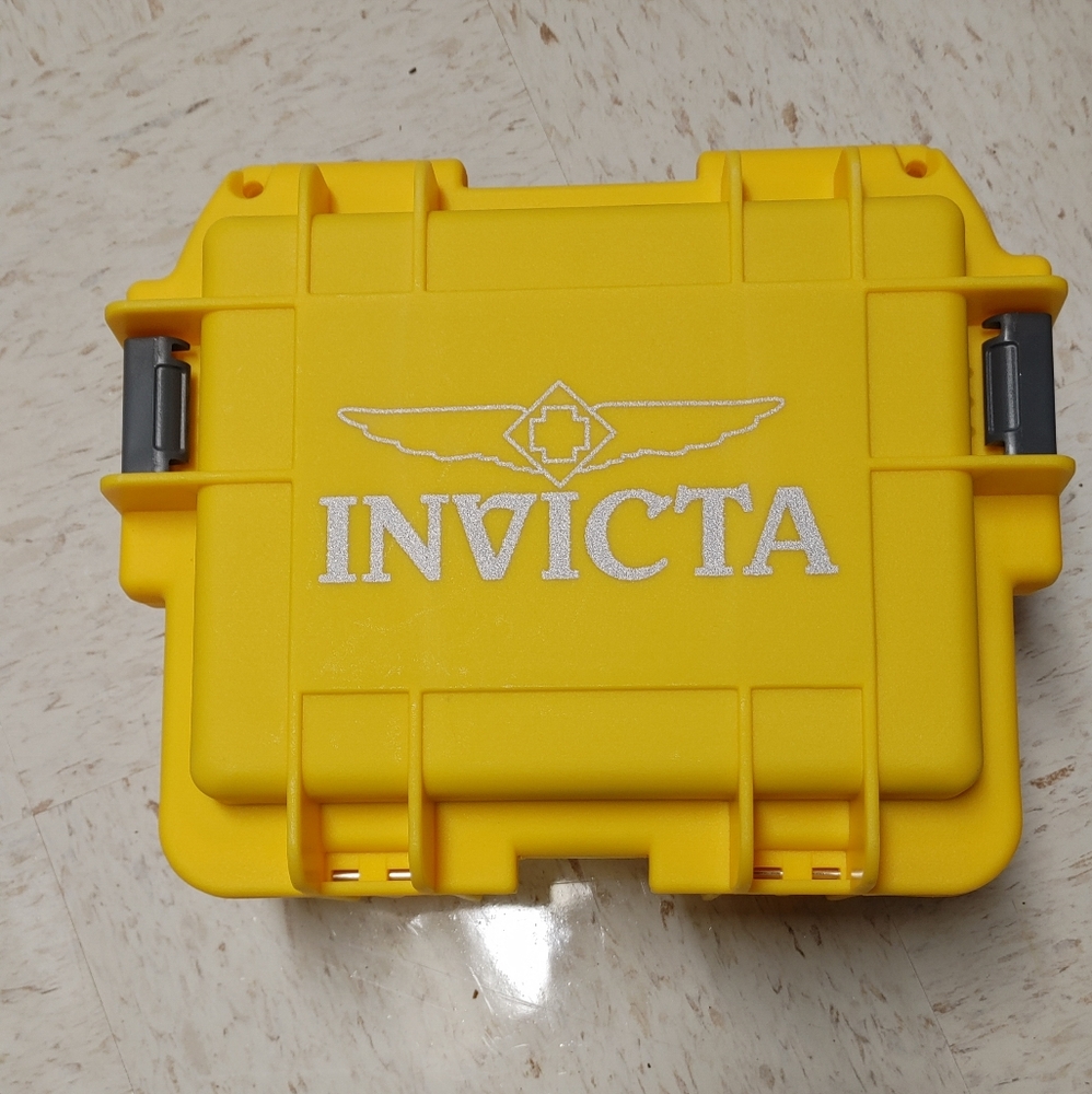 Invicta 3-Slot Dive Watch Case